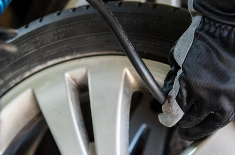 Checking tyre pressure